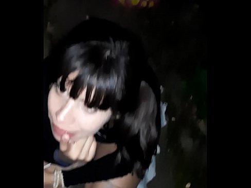 ❤️ Ar y stryd pidyn chwyddedig yn gyfnewid am Candy ❤ Porn porno super wrthon ni ❤